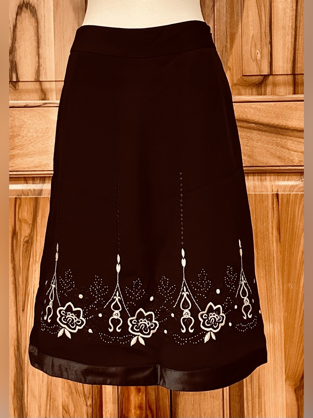 Ann Taylor LOFT Black Embroidered/Beaded A-Line Skirt, EUC, 8